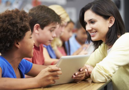 http://www.beylikduzuamerikankoleji.com/wp-content/uploads/2018/02/24489661-Pupils-In-Class-Using-Digital-Tablet-With-Teacher-Stock-Photo-500x350.jpg
