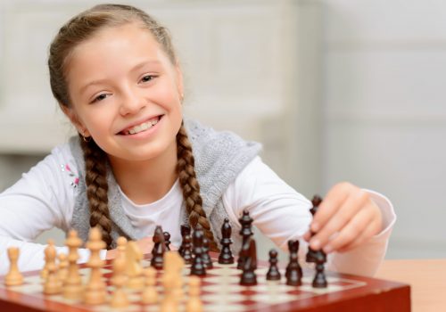 http://www.beylikduzuamerikankoleji.com/wp-content/uploads/2018/02/80211391-Young-boy-playing-chess-with-grandfather-Stock-Photo-500x350.jpg